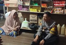 Keterangan Poto: Kiri Mak Itam Pemilik Warung, Kanan Pak Supri Kanit Sabara Polres Mempawah/Gematipikor/10/12/2025.
